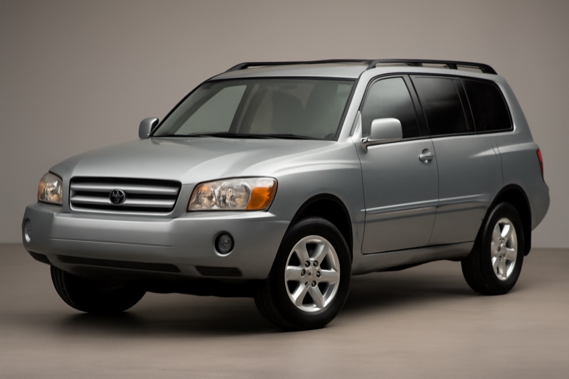 2005 Toyota Highlander windshield replacement in Los Angeles, CA
