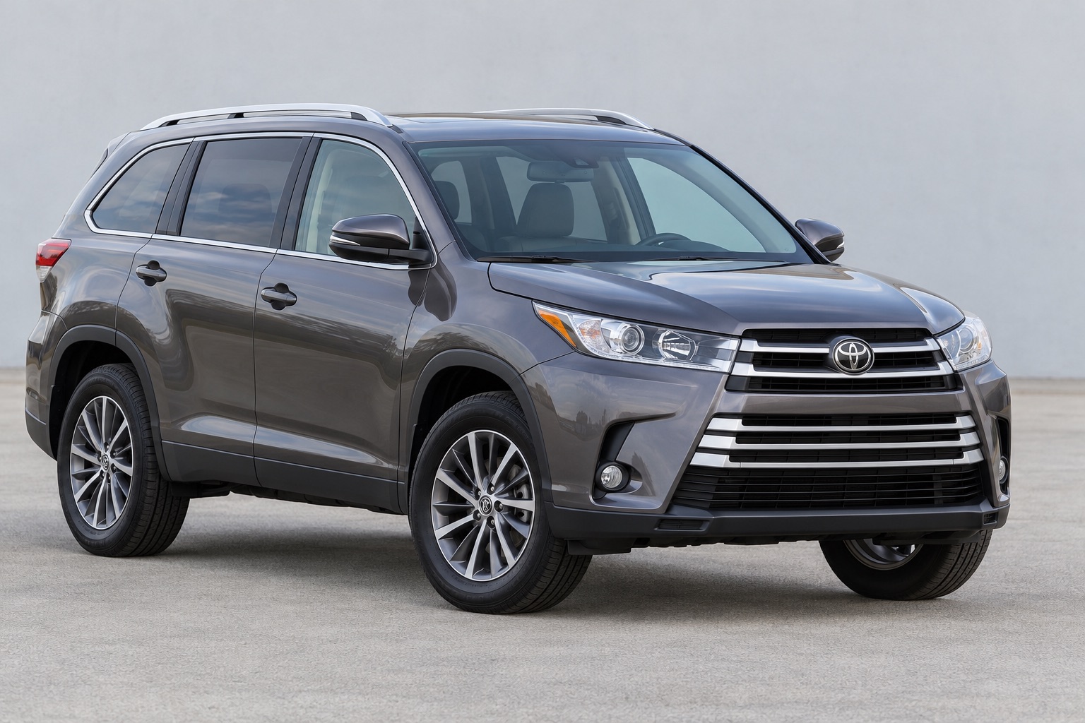 2019 Toyota Highlander windshield replacement in Los Angeles, CA